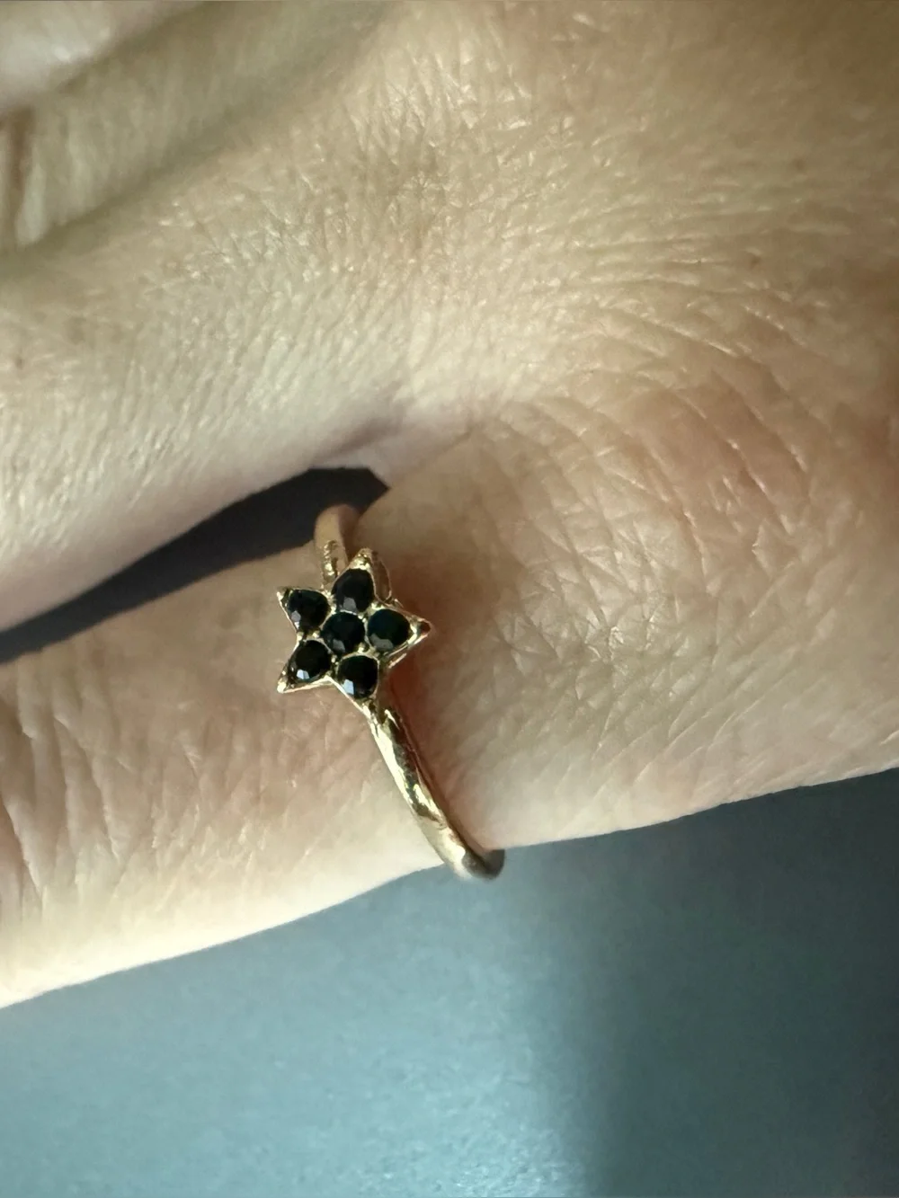 Gold Tone Star Ring Black Gemstones Sz 7